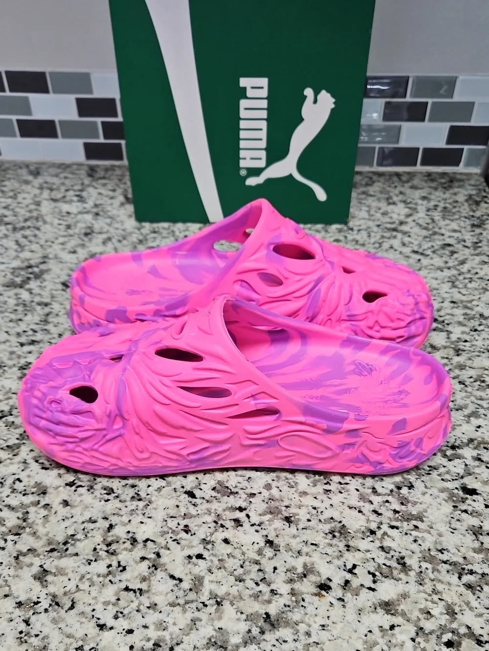 PUMA LAMELO MB3 SLIDES, SIZE 9 MENS *RUN SMALL*